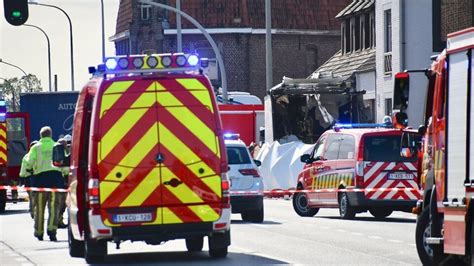 Dode En Zwaargewonde Na Ontploffing Gasfles In Vrachtwagen In Deerlijk