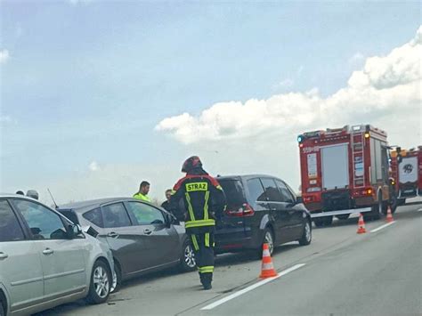 Zderzenie Trzech Aut Na Autostradzie A W Kierunku Wroc Awia Lw Wecki