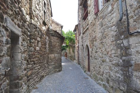 A voir en Ardèche le village de Naves Maman à Tout faire