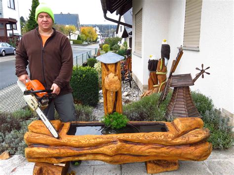 Holzbrunnen Mit Der Motors Ge Geschnitzt Chainsaw Woodcarving Made By