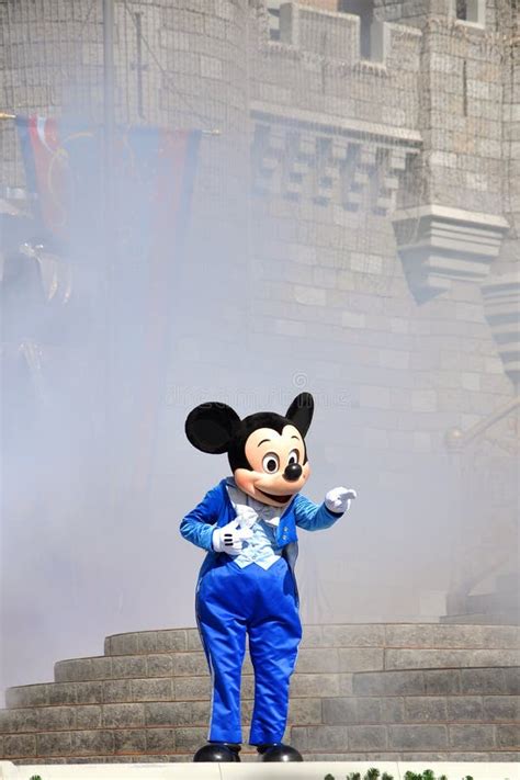 Goofy in Disney World editorial stock photo. Image of childhood - 17551548