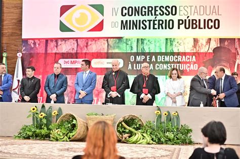 Na abertura do Congresso Estadual do Ministério Público governador