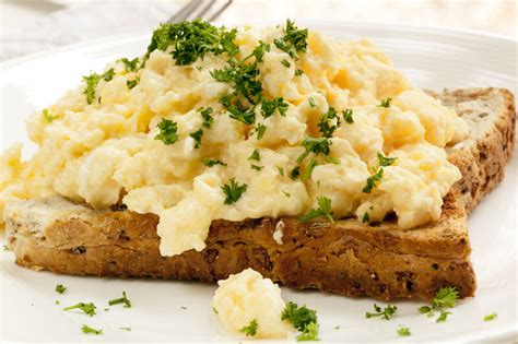 How To Make The Best Scrambled Eggs On Toast Yum