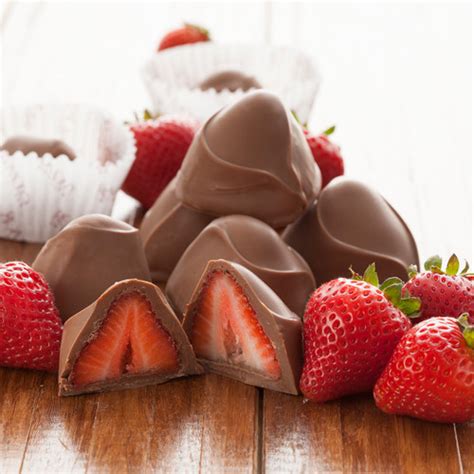 Chocolate­ Covered Strawberries ­ 1 Lb Romolo Chocolates