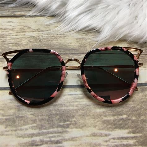 61 Off Accessories Floral And Gold Oversized Cat Eye Sunglasses From