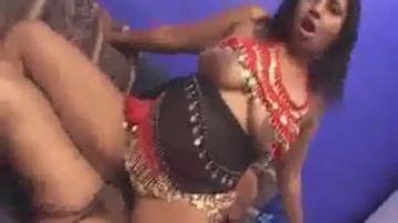 Zorra india gozando en sesión hardcore PORN