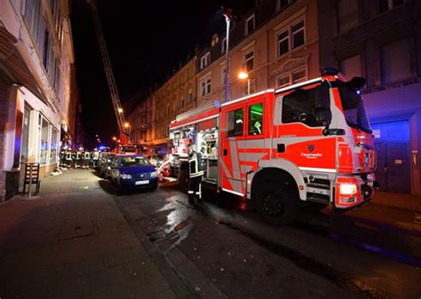 Wiesbadenaktuell Nach Brandstiftung Flammen Schlugen Aus Dem Fenster