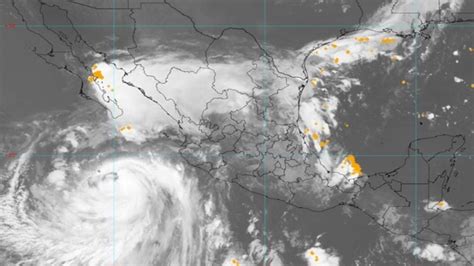 Huracán Kay Podría Evolucionar A Categoría 2 Y 3 Sigue Su Paso Por