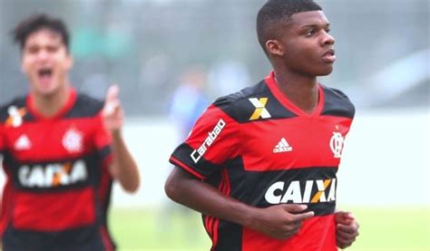 Flamengo Recebe O Cruzeiro Lincoln No Banco