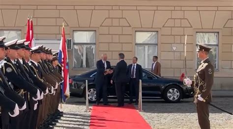 VIDEO Rama vizitë zyrtare në Kroaci pritet me ceremoni nga homologu