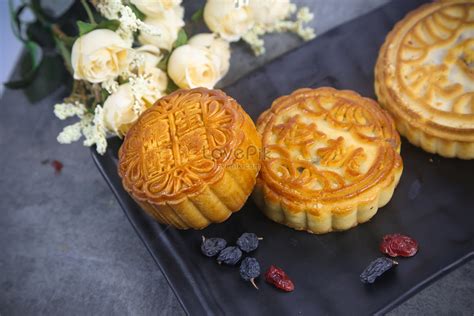 Moon Cakes In The Mid Autumn Festival Picture And HD Photos | Free ...