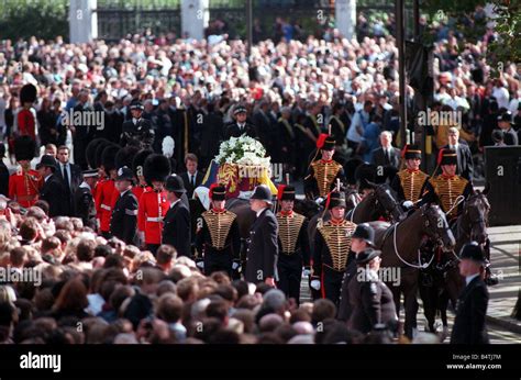 princess diana funeral  september  princess diana  coffin