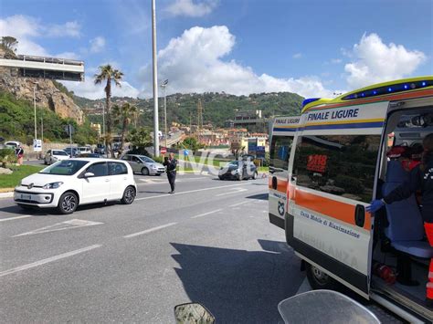 Finale Ligure Violento Scontro Tra Due Auto Sulla Via Aurelia Due