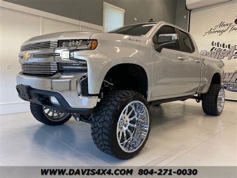 2019 Chevrolet Silverado 1500 Crew/Double Cab LT Lifted 4x4 Pickup