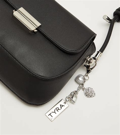 Buy Tyra Solid Crossbody Bag With Keychain In Black Thstreet Uae