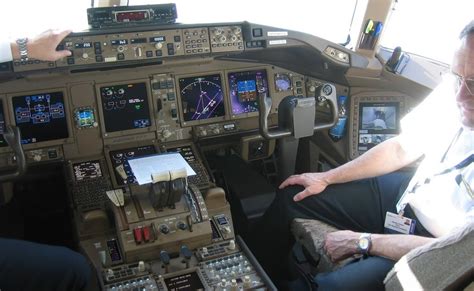 airplane-pics: boeing 777 cockpit pictures