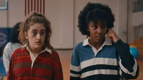 Bottoms Review Rachel Sennott And Ayo Edebiri Go Wild In A Hilarious Teen Edy Mashable