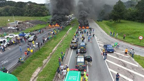 Bolsonaristas Interditam Pontos Em Rodovias Do Pr Em Protesto Pela