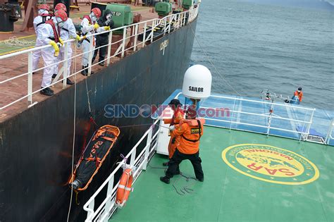 Foto Tim Sar Evakuasi Jenazah Abk Tanker Asal Filipina Di Laut Aceh