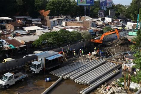 Pengerjaan Pipa Bocor Di Joyoboyo Belum Tuntas Pdam Pasok Air Bersih