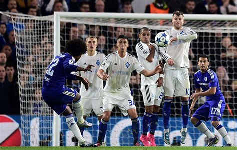 Willian Takes Free Kick Advice From Zico