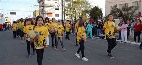 PORTAL FARRAPO Notícias Caçapava do Sul Público prestigia desfile