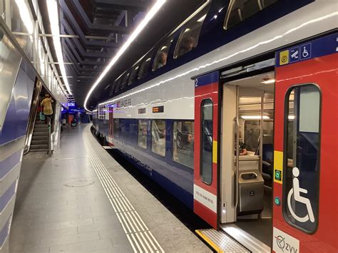 Zürich S Bahn Trains Have Level Boarding From Platforms Even Curved Ones Such As This Platform