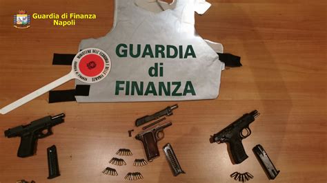 Blitz A Ponticelli Sequestrate Armi E Munizioni Della Camorra