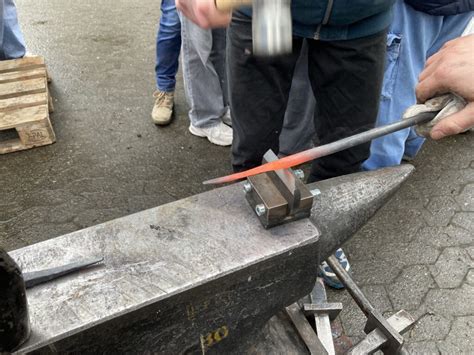 Schmieden Bedeutet Schmutz Schweiss Und Harte Arbeit Gymnasium