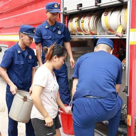 赞！高温干旱不用急，消防送水车开到您家门口慈利县村民用水