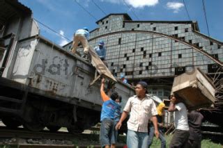 Penertiban Bangunan Liar Di Kawasan Stasiun Ka Tanjung Priok Datatempo