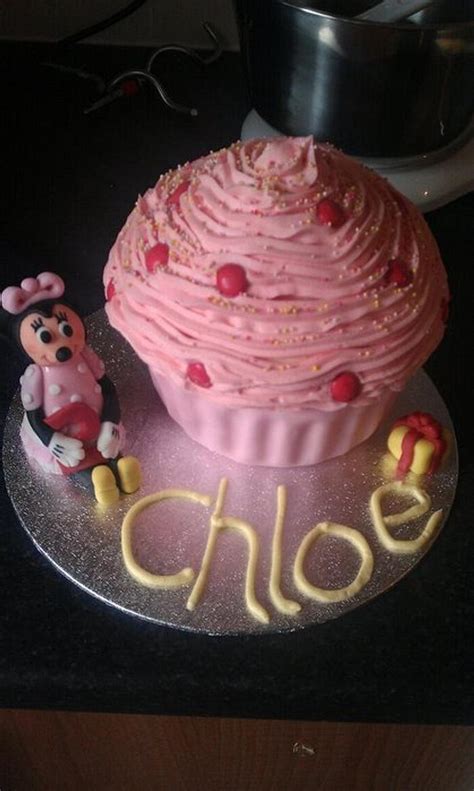 Minnie Mouse Cake Decorated Cake By Kirsty Cakesdecor