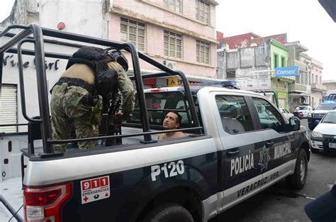 Detienen A Sujeto Que Intento Asaltar Sucursal De AT T Con Arma De Juguete