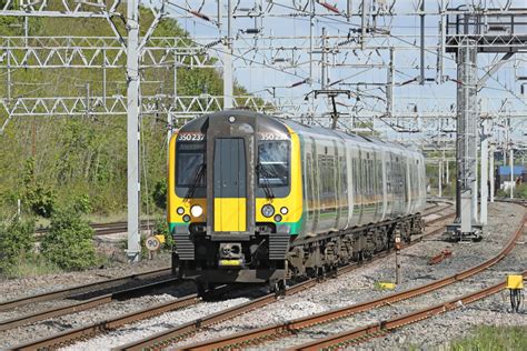 350237 Class 350 2 Desiro Emu One Of The New Batch Of Clas Flickr