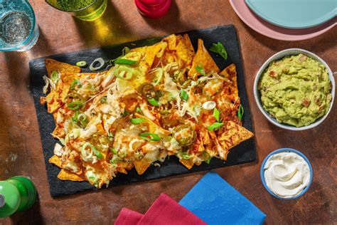 Assiette de nachos garnis au poulet effiloché Recette HelloFresh