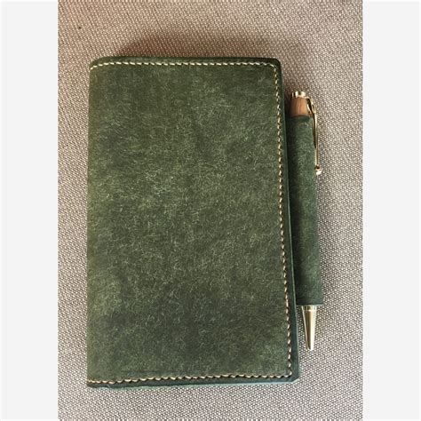 Field Notebook Cover with Pen – Pelican Leather