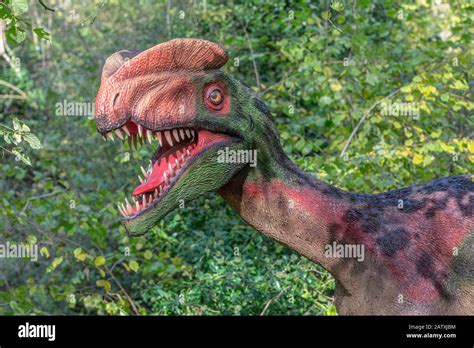 Escultura De Un Dinosaurio Fotografías E Imágenes De Alta Resolución Alamy