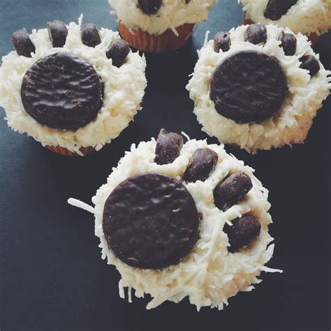 Polar Bear Paw Print Cupcakes