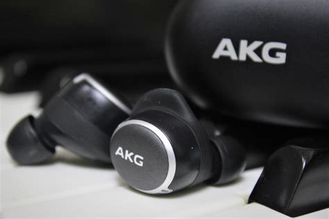 Note 8 akg earbuds which is right and left - affiliatesmain