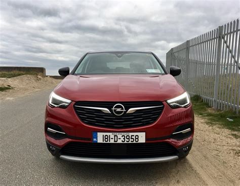 Opel Grandland X Review - Changing Lanes