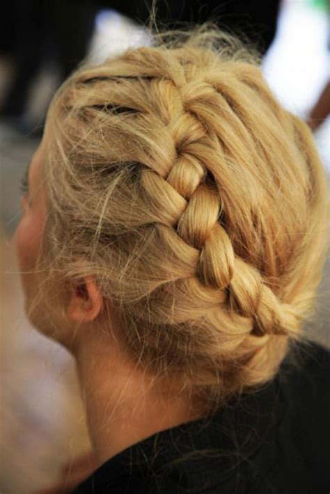 Coiffures Avec Une Tresse Coll E Apprenez Comment Les Faire Obsigen