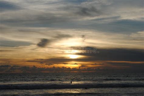 Puesta Del Sol En La Playa De Kuta Bali Imagen De Archivo Imagen De