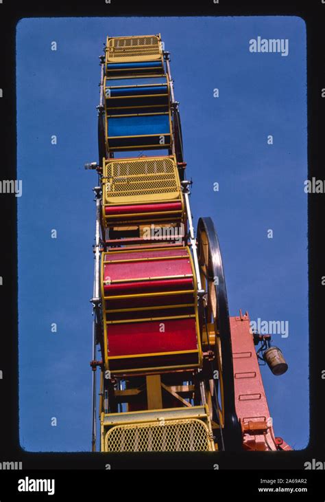 Zipper Ride Hi Res Stock Photography And Images Alamy