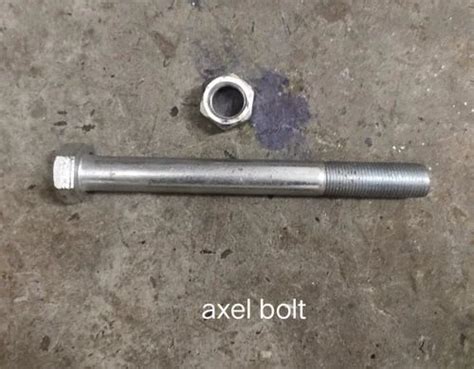 Material Mild Steel Tractor Axel Nut Bolt Size 8inch At 210 Piece