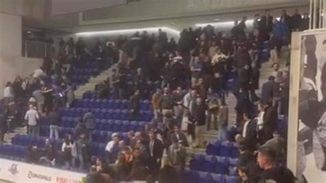 Video Assembleia Geral Do Fc Porto Suspensa Devido A Confrontos Entre