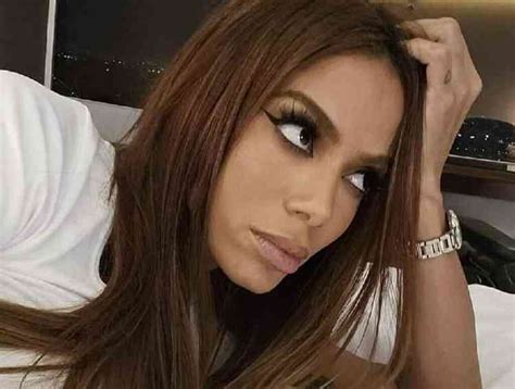 Anitta Paga Viagens Para Os Amigos Influenciador Revela A Verdade