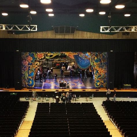 Redding Civic Auditorium Seating Capacity | Brokeasshome.com