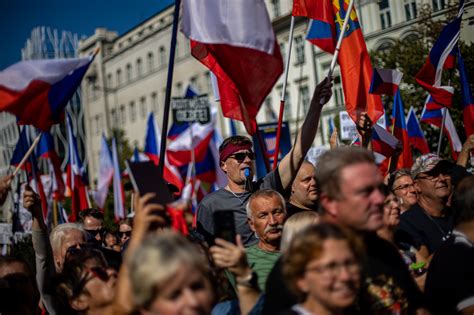 Wielkie Protesty W Stolicy Czech Panie Fialo Nar D Da Jasny Sygna