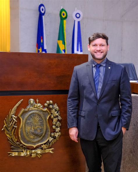 Deputado Gilmar Júnior lança livro no maior Congresso de Saúde da