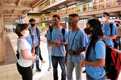 Veracel abre vagas para o Programa Jovem Aprendiz e para a posição